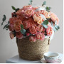 Цветы в корзине