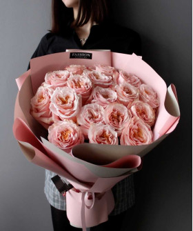 17 персиковых роз Шиммер №3004