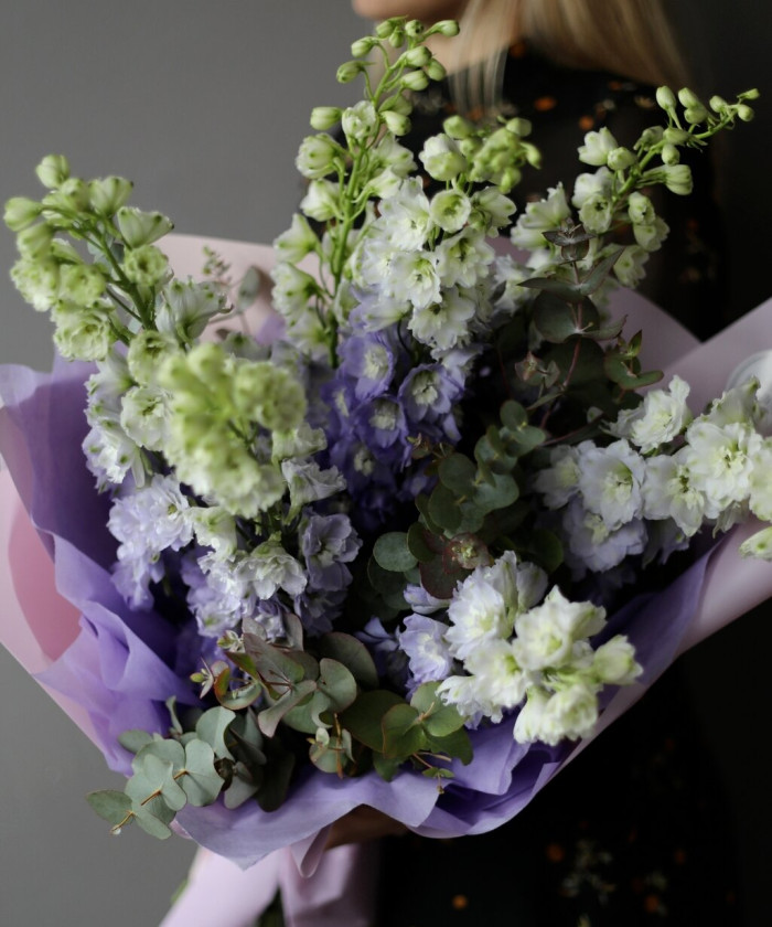 7 дельфиниумов Центурион с эвкалиптом №4668