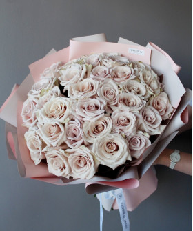 35 Бежевых роз Квиксенд №2501