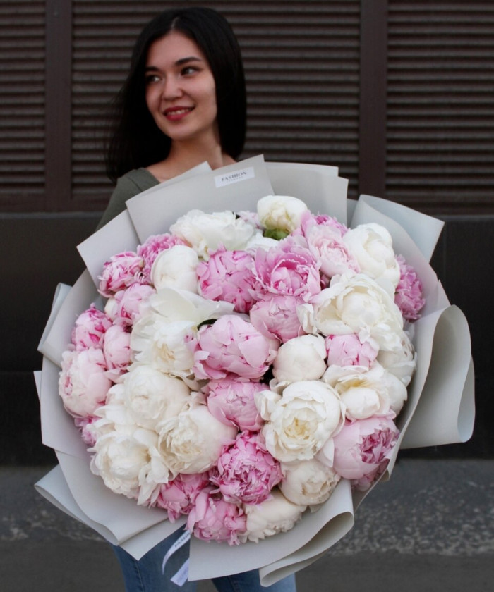 45 розовых и белых пионов Сара Бернар и Клауд Тейн №4662