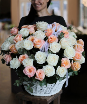 Корзина с 61 розой №50151