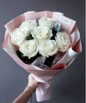7 белых пионовидных роз №2817