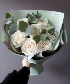 7 белоснежных роз №3111