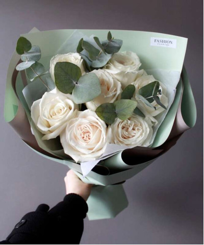 7 белоснежных роз №3111