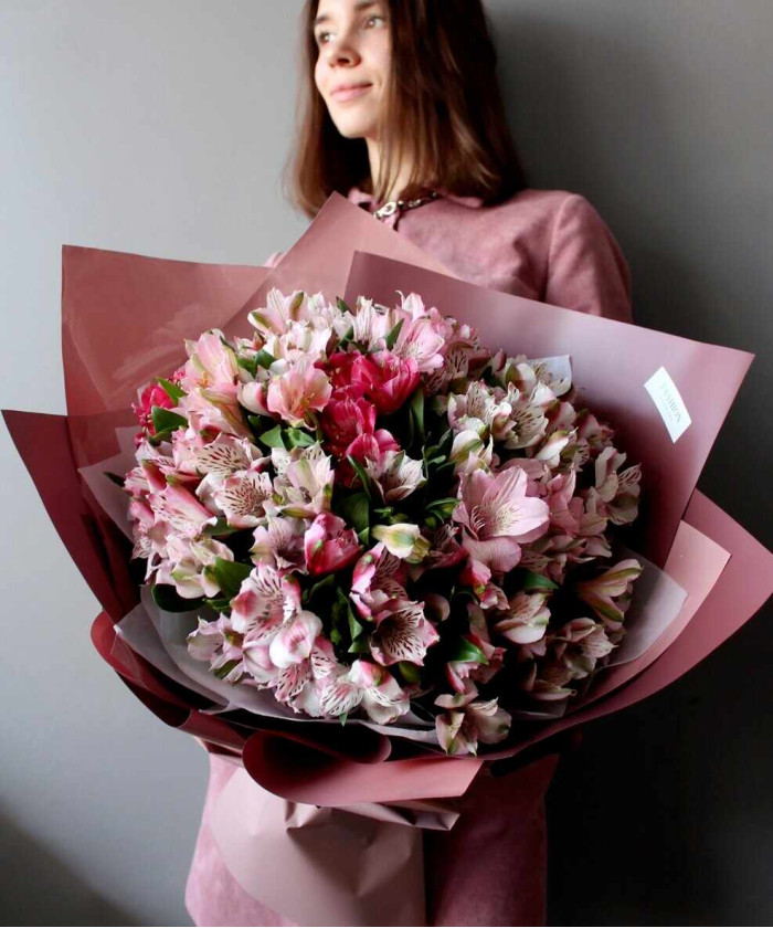 23 альстромерии в букете 