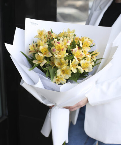 7 жёлтых альстромерий Тарантино №2056