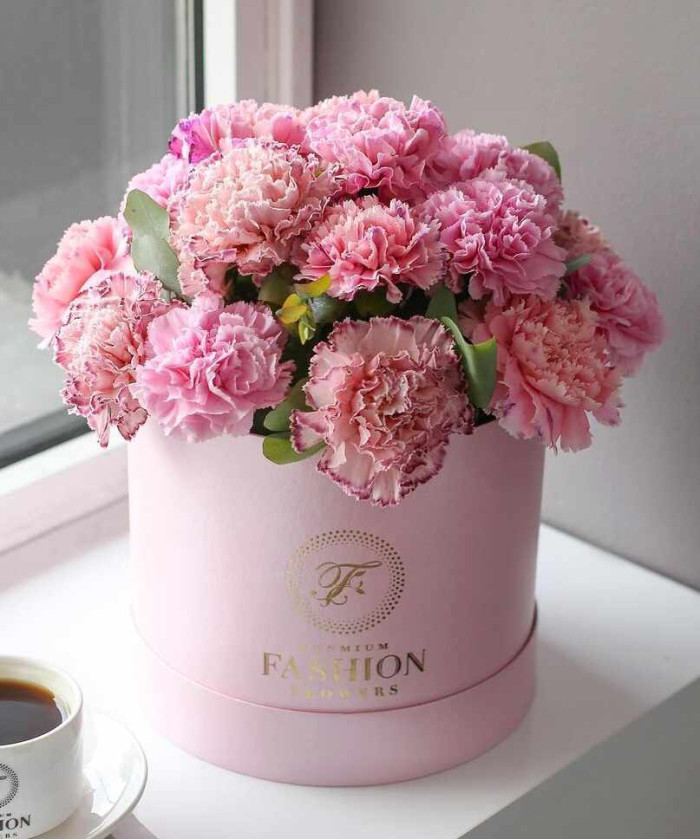 19 диантусов в шляпной коробке 