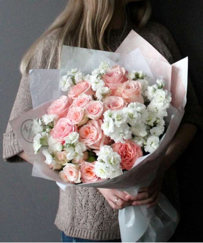 Розы и маттиола в букете "Сокровенная мечта" №2857