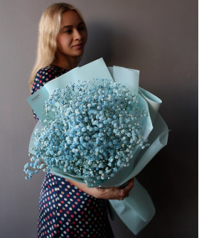7 веток голубой гипсофилы в букете "Седьмое небо" №2699