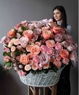 Корзина с цветами "Тайна любви" №3575