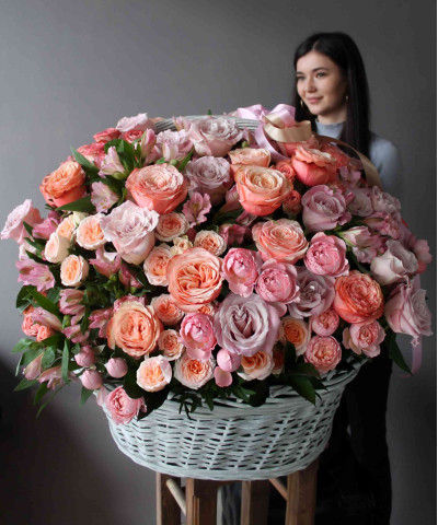 Корзина с цветами "Тайна любви" №3575