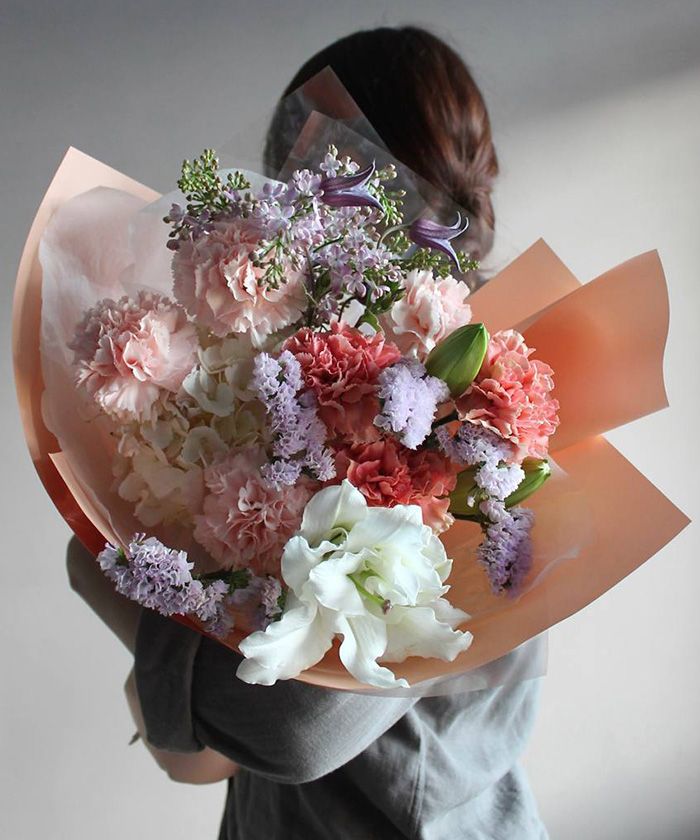Авторский букет с гортензией, лилией, сиренью и клематисом №4506