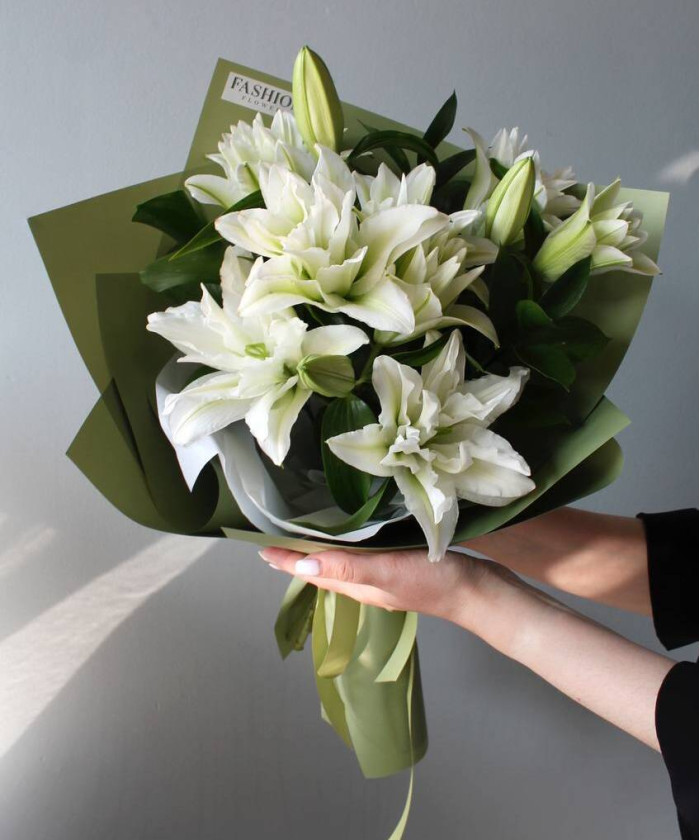 3 белые королевские лилии Деджима №2973