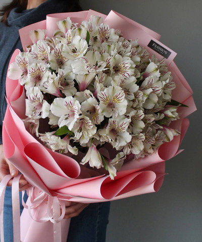 11 белых альстромерий Гималаи №3083