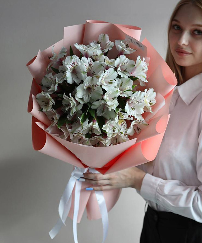 9 белых альстромерий Гималайя №3689