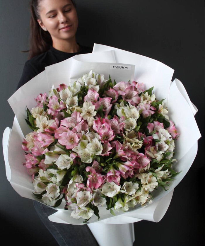 25 альстромерий в букете 