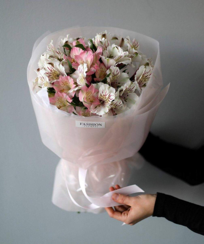 7 бело-розовых альстромерии №9823