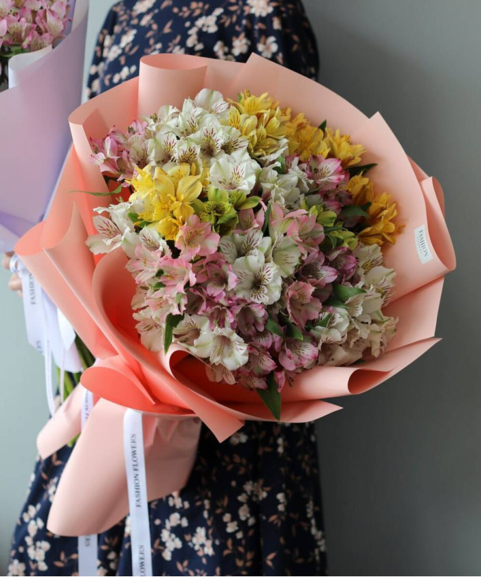 25 альстромерий в букете 