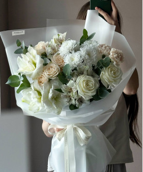 "Арктик нимф" авторский букет с белыми амариллисами №4525