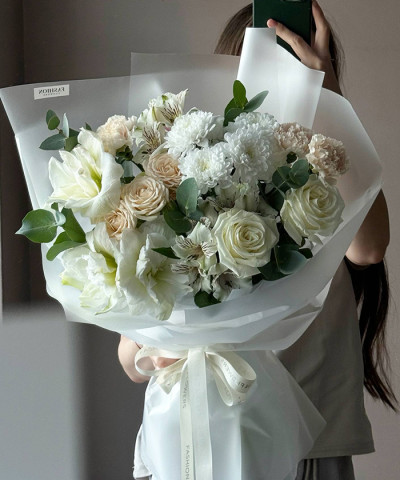 "Арктик нимф" авторский букет с белыми амариллисами №4525