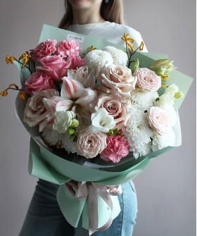 Авторский букет с амариллисами, розами и фрезией "Молли" №2741