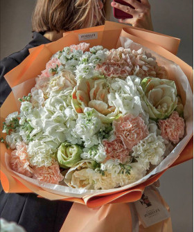 Авторский букет с гортензиями и амариллисами Нимф "Вечер в оранжерее" №6530