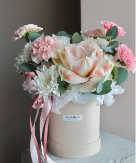 "Нежный бархат" бархатный бокс в нежных оттенках с амариллисом №6506