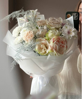 "Дикая мягкость" букет с амариллисом Нимф и альстромерией №4796