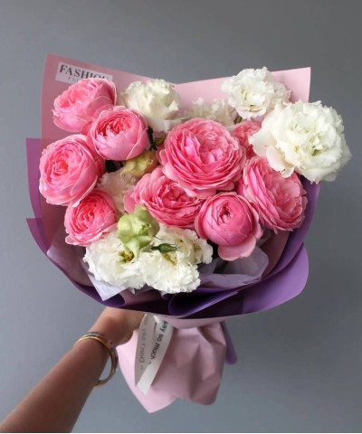 Пионовидная розовая кустовая роза Сильва и белая эустома №3466