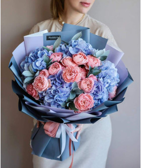 Гортензия и пионовидная роза Джульетта в букете "Ассоль" №4563