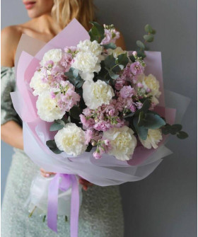 Розовая маттиола и белые диантусы в букете "Мэджик" №9193