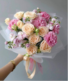 "Кремовый пудинг" букет с кустовой розой Софи №2573