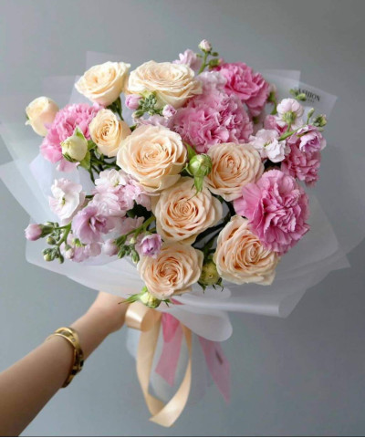 "Кремовый пудинг" букет с кустовой розой Софи №2573