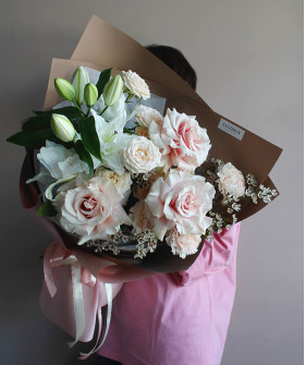 Французские розы и лилия в букете "Вереск" №6932