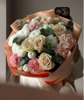 "Весна" авторский букет с розами №8348