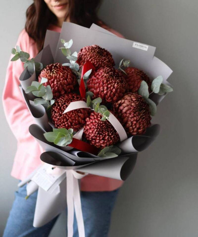 7 винных хризантем Бигуди ред с эвкалиптом №9533