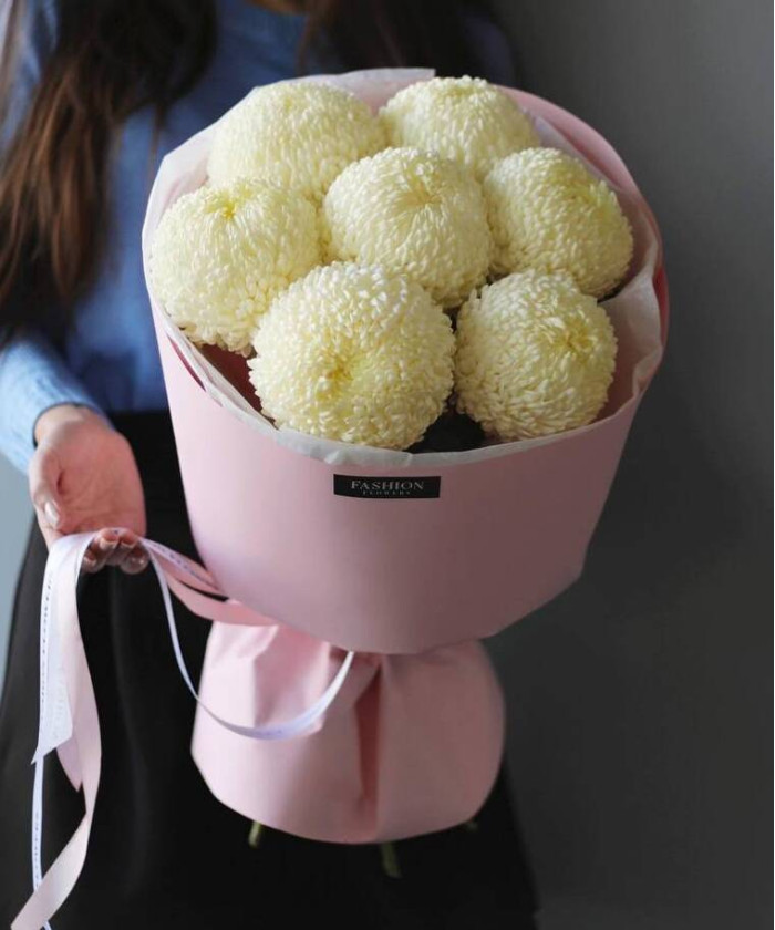 7 белых хризантем Фред в букете 