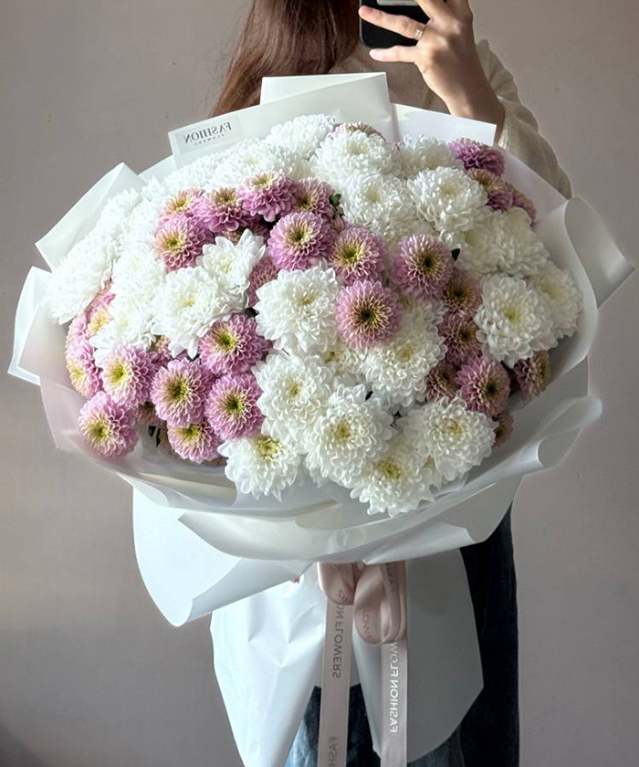 15 бело-розовых хризантем Алтай и Летсгоу пинк в букете №9531