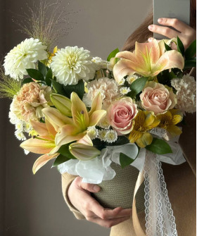 «Вдохновение сезона» Авторский сезонный эксклюзив в джутовой корзине №4537