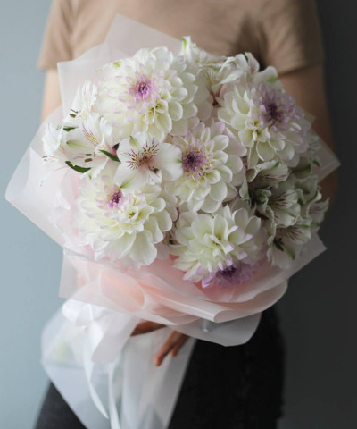 Георгины бело-сиреневые и белые альстромерии №4713