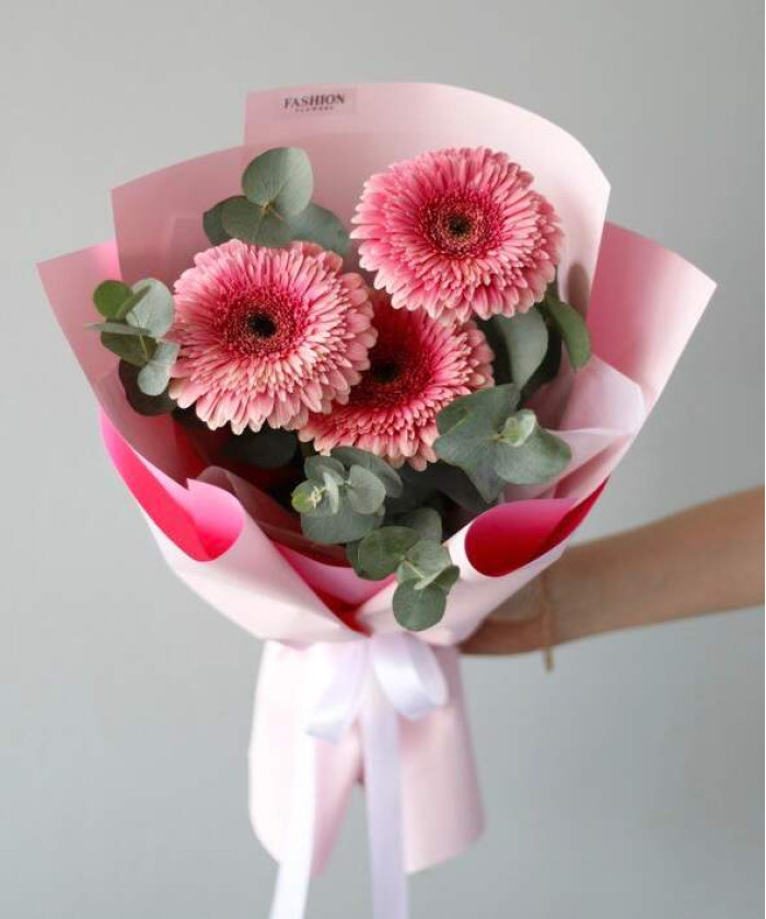 3 розовые герберы Помпони с эвкалиптом №7898