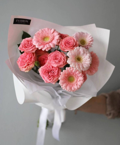Розовые розы и гермини в букете "Энди" №4795