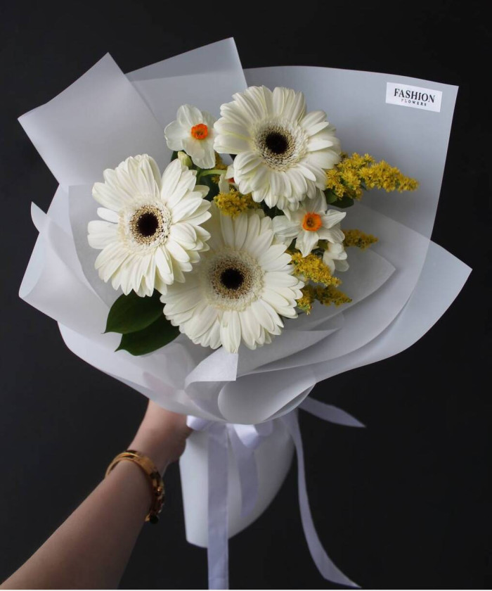 Белые гермини Снупи в букете 