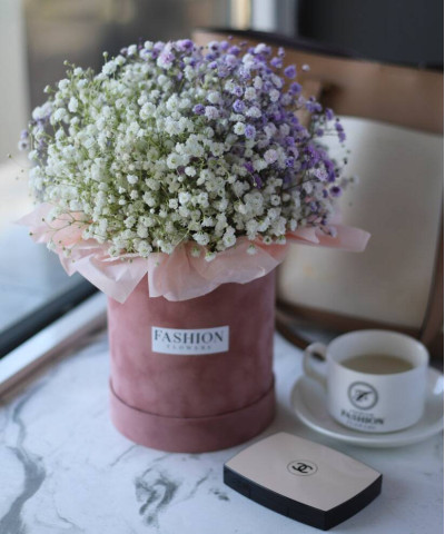 Лавандово-белая гипсофила в бархатном боксе "С нежностью" №2405