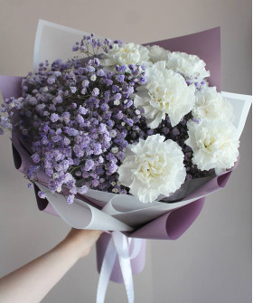 Лавандовая гипсофила и белые диантусы в букете "Ламми" №3469