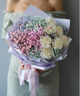 Гипсофила Рейнбоу и белые диантусы в букете "Кэнди" №6154