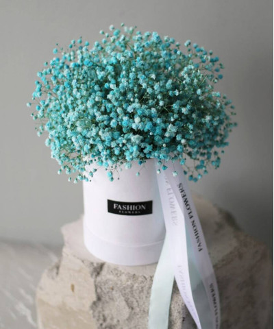 Голубая гипсофила в бархатной шляпной коробке №2874