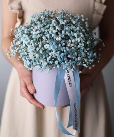 Голубая гипсофила в шляпной коробке №8658