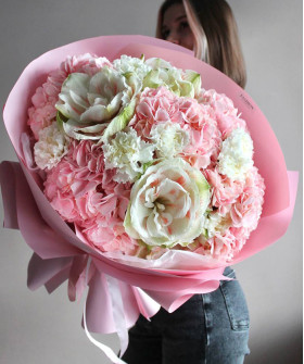 Амариллисы и гортензии в авторском букете "Ноты рассвета" №8636